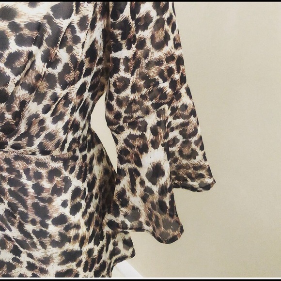 Women’s Leopard 🐆 Print Twist Front Sheer Tunic - Picture 8 of 10